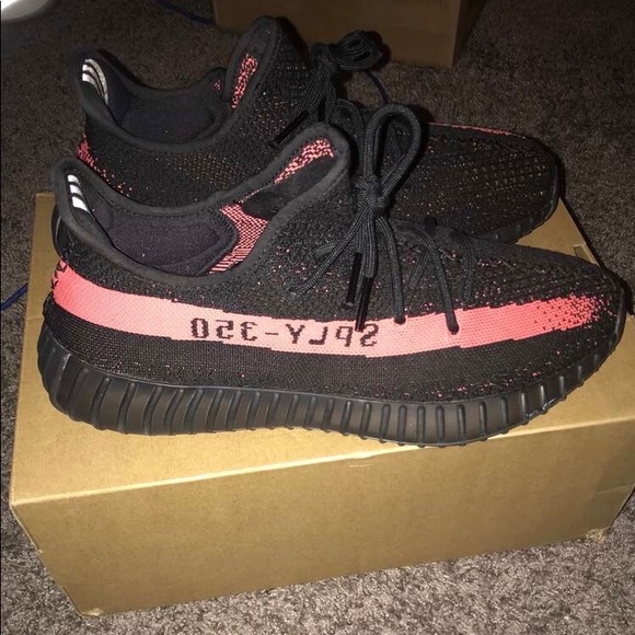 Red strip yeezy 350 V2 - Picture 1 of 2